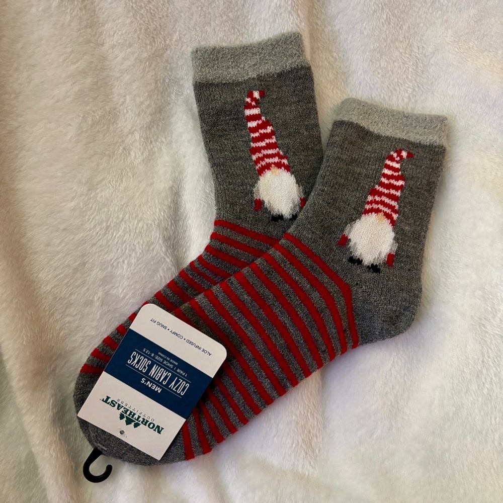 NEW Dick's Northeast Outfitters Men's Cozy Cabin Gnome Festive Icon Crew Socks